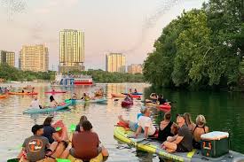LAKE AUSTIN PADDLEBOARDING
